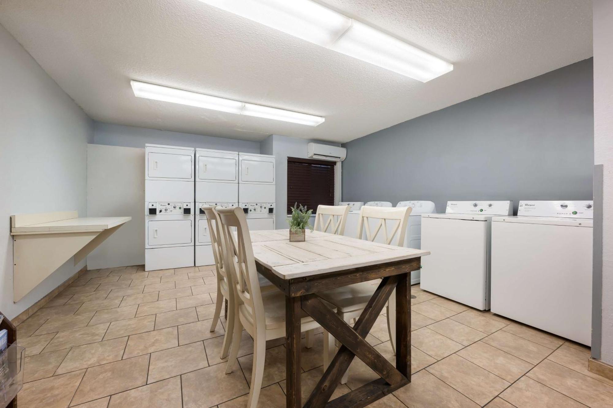 Sonesta Simply Suites Huntsville Research Park מראה חיצוני תמונה